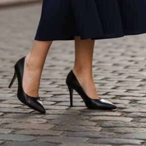 VINCE CAMUTO VP Halona Heels